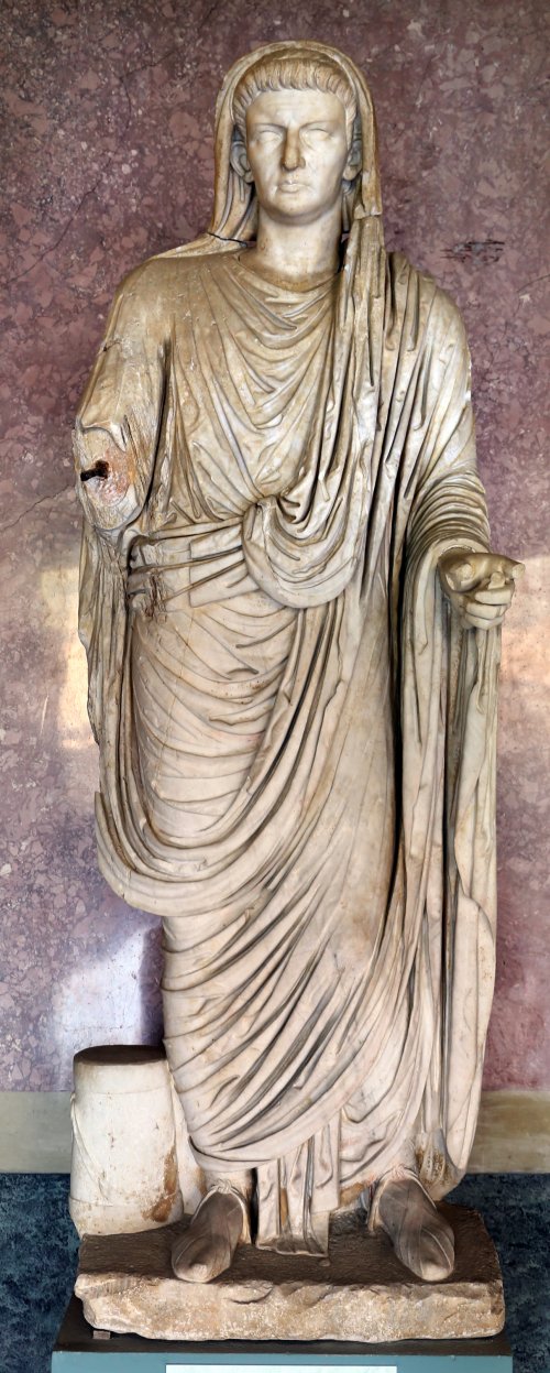 Estátua de Calígula que foi transformada em uma estátua de Cláudio. Basílica em Velleia. Museu Arqueológico Nacional de Parma. Via Wikimedia Commons.