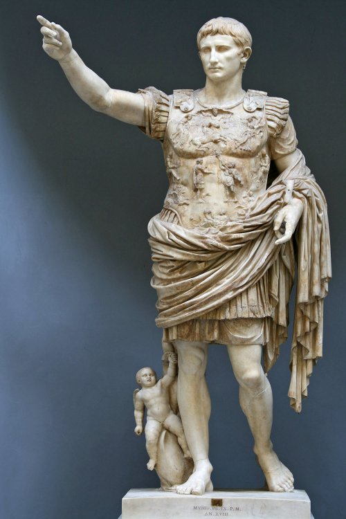 A estátua de Augusto da Primaporta.