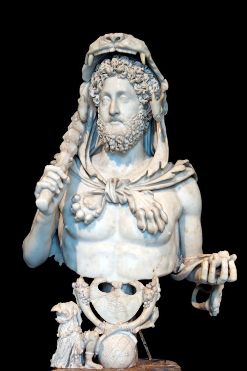 Cômodo gostava de ser representado como Hércules. Esse busto está no Museu Capitolino.