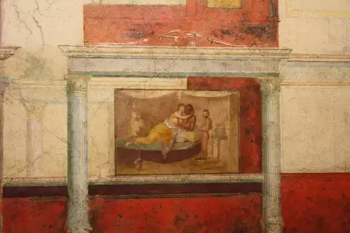 Nessa afresco que decora a Vila de Farnesina em Roma, o artista tentou representar temas da arquitetura romana. Observe as colunas com capitéis coríntios. Foto de Mark Cartwright do Ancient.eu
