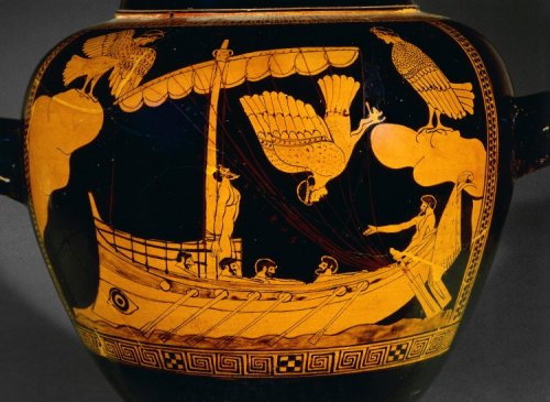 Um dos vasos gregos mais famosos que existem: O vaso Sirene, representa um trecho da Odisséia em que Ulisses, preso ao mastro de seu barco, é atacado por sirenes. Museu Britânico. N° 1843,1103.31