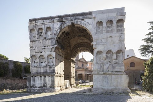 Arco de Jano. Construído no século 4 d.C. - 16 metros de altura