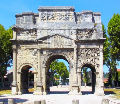 Arco de Orange. Construído em século 1 d.C. - 19 metros de altura