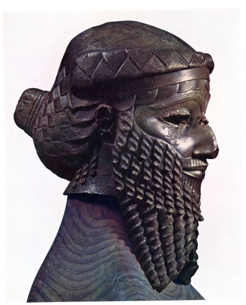 Busto de Sargão o Grande, o grande rei da Acádia no século 23 a.C. Museu Nacional do Iraque, Bagdá.