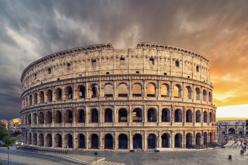 O Anfiteatro Flaviano em Roma, construído no século 1 d.C. Conhecido como Coliseu.