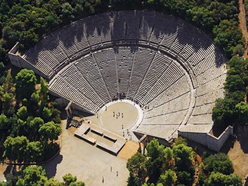 Teatro grego de Epidauro, construído no século 4 a.C.