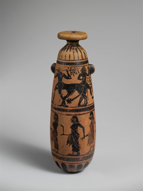 Alabastro (vaso de perfume) do século 6 a.C. 18 cm de altura. MET. N° 1981.11.7