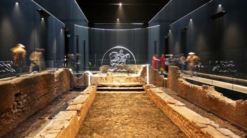 O Mithraeum (Templo de Mitra) de Londres foi descoberto em 1954 durante as reconstruções após a Blitz. 