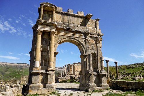 Arco de Caracala. Construído em 216 d.C. - 12,5 metros de altura