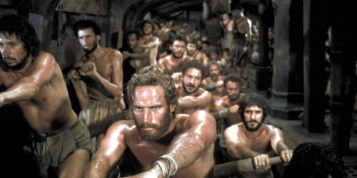 Cena do filme Ben-Hur, onde são retratadas as galés romanas do período Imperial.