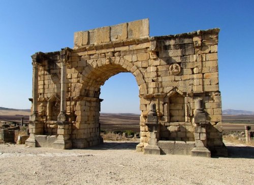 Arco de Caracala em Volubilis. Construído em 216-217 d.C. - 9,2 metros de altura