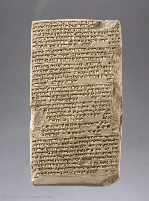 Tabuinha encontrada em Uruk de 229 a.C., conhecida como The 'Esagila' tablet. Museu do Louvre.