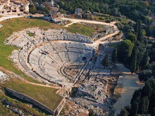 Teatro grego de Siracusa, uma colônia grega na Sicília.