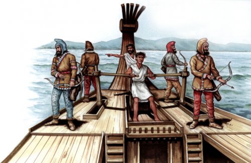 O timoneiro controlando o barco, protegido por quatro arqueiros citas. Atrás dele está o trierarca. Ilustração moderna de Peter Bull.