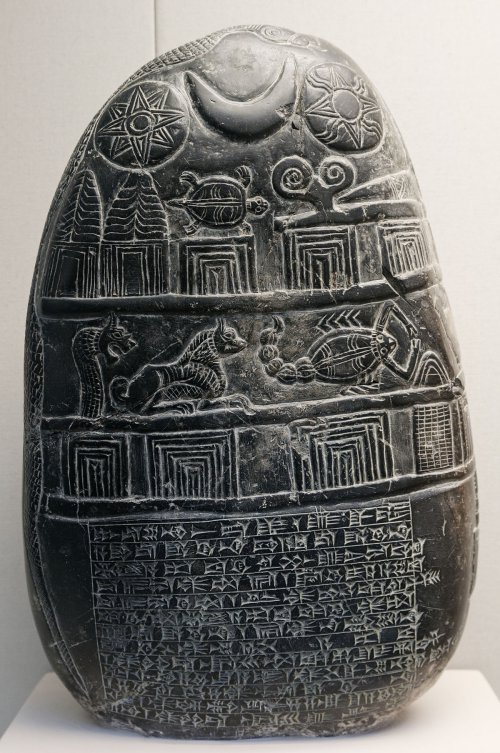 Kudurru Cassita com 37 cm de altura. Cerca de 1100 a.C. Museu Britânico. N°: BM 102485